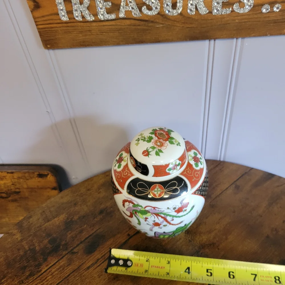 Vintage Japanese Imari hand painted porcelain ginger jar - Picture 11 of 14
